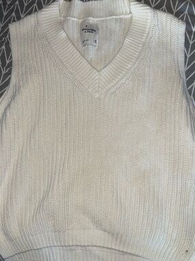 Abercrombie & Fitch Sleeveless Sweater